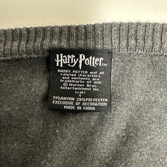 Harry Potter Authentic Gryffindor Womens Cardigan sz S - Picture 4 of 7